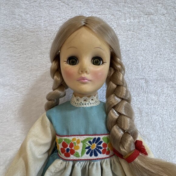Vintage Effanbee International Doll 11" 1976 Holland Blonde Braids Sleeping Eyes - Picture 2 of 10